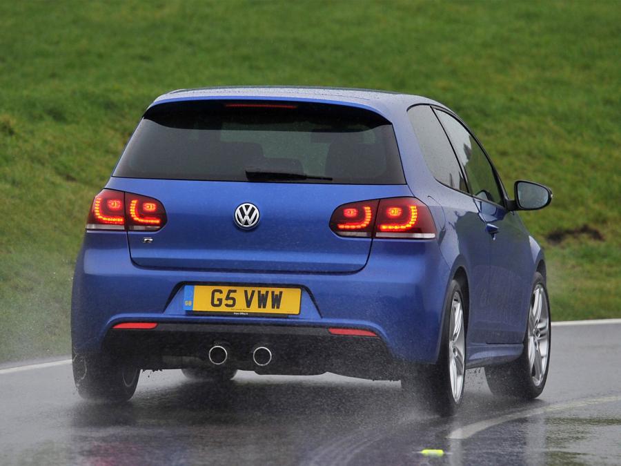  Volkswagen Golf R 3-Door 2009 года  (UK) (фото 5 из 12)